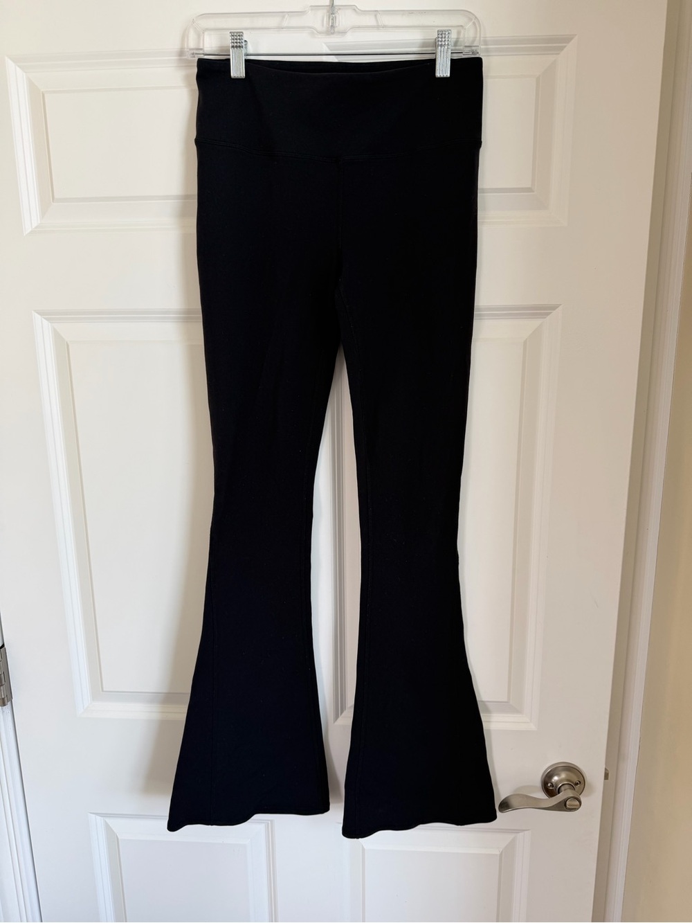 SOLD - DON’T BUY
Alo Yoga Flare Leggings Medium